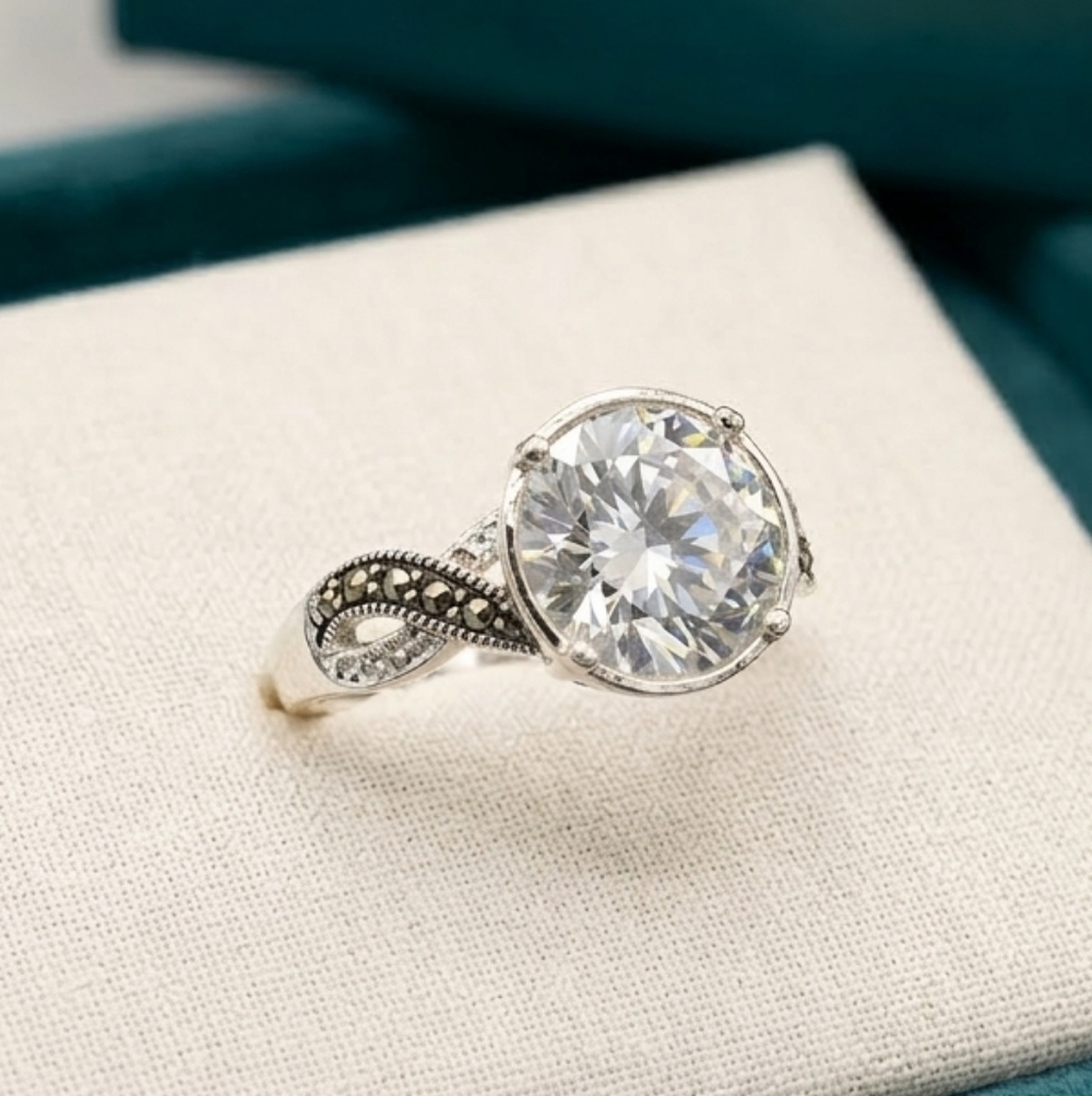 Genuine Marcasite cocktail ring with crystal stone size 9 NWT New in Box